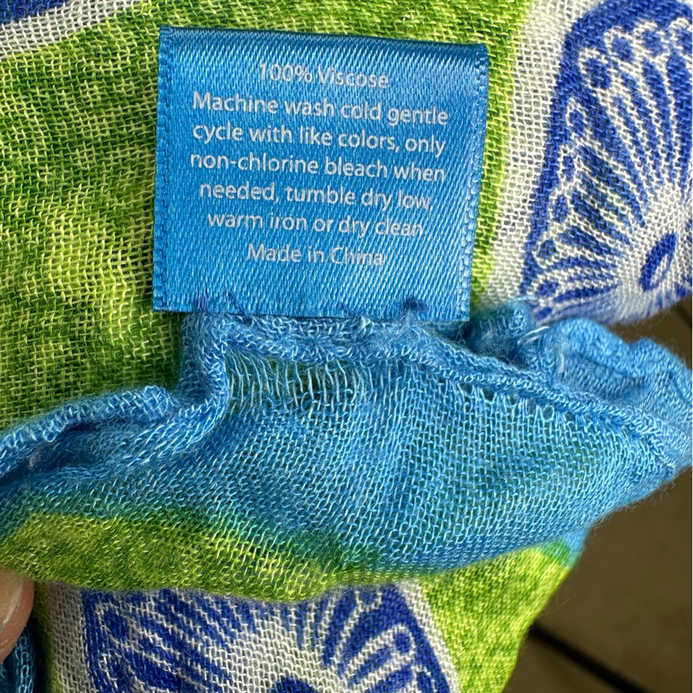 Vera Bradley Extra Large Viscose Floral Sarong Scarf - Picture 3 of 4